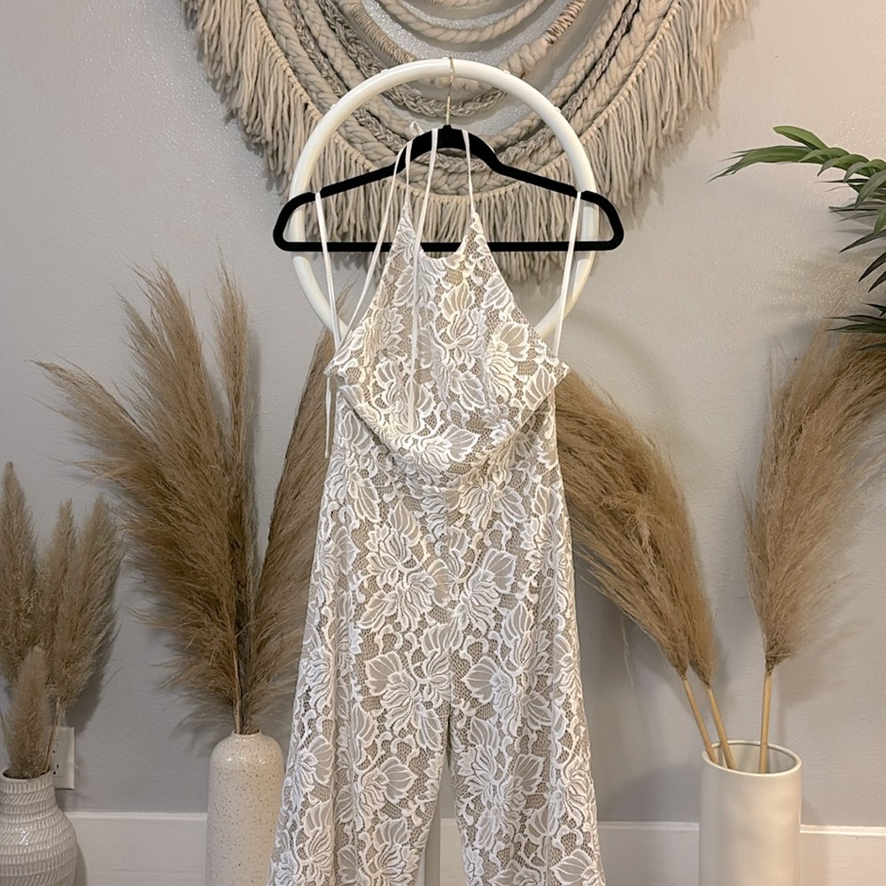 Flora Vere Lace Jumpsuit/Cream/Tan/Halter/Size 2